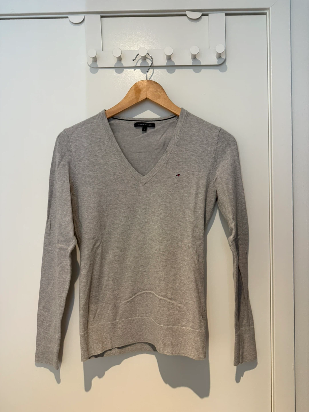 Tommy Hilfiger V-Neck Sweater Small