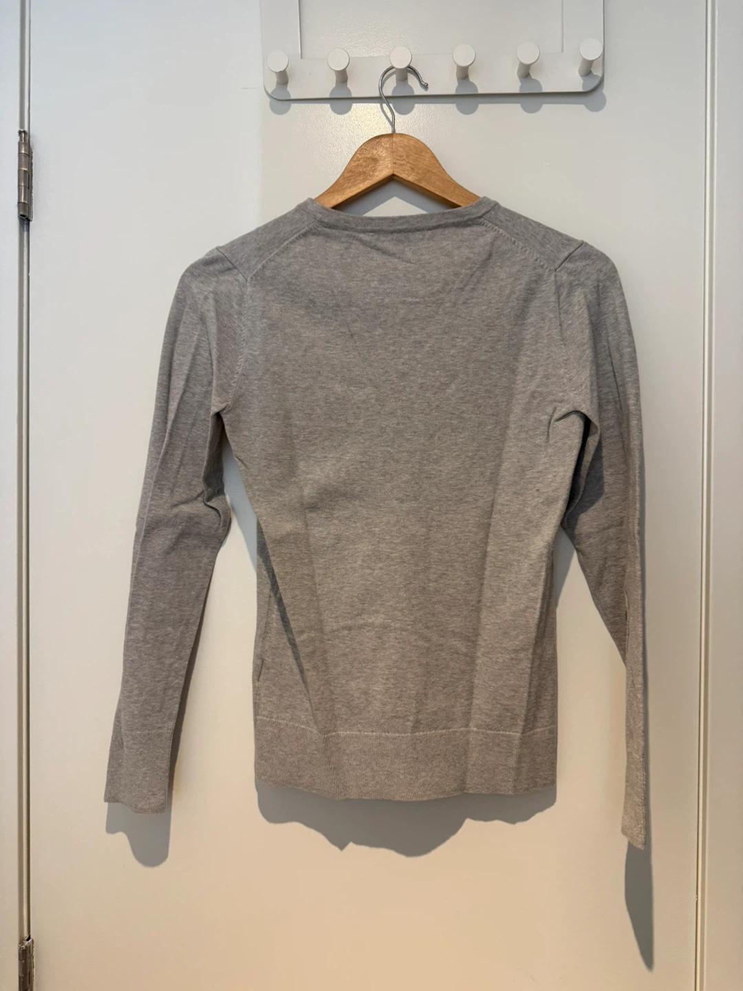 Tommy Hilfiger V-Neck Sweater Small - photo 2