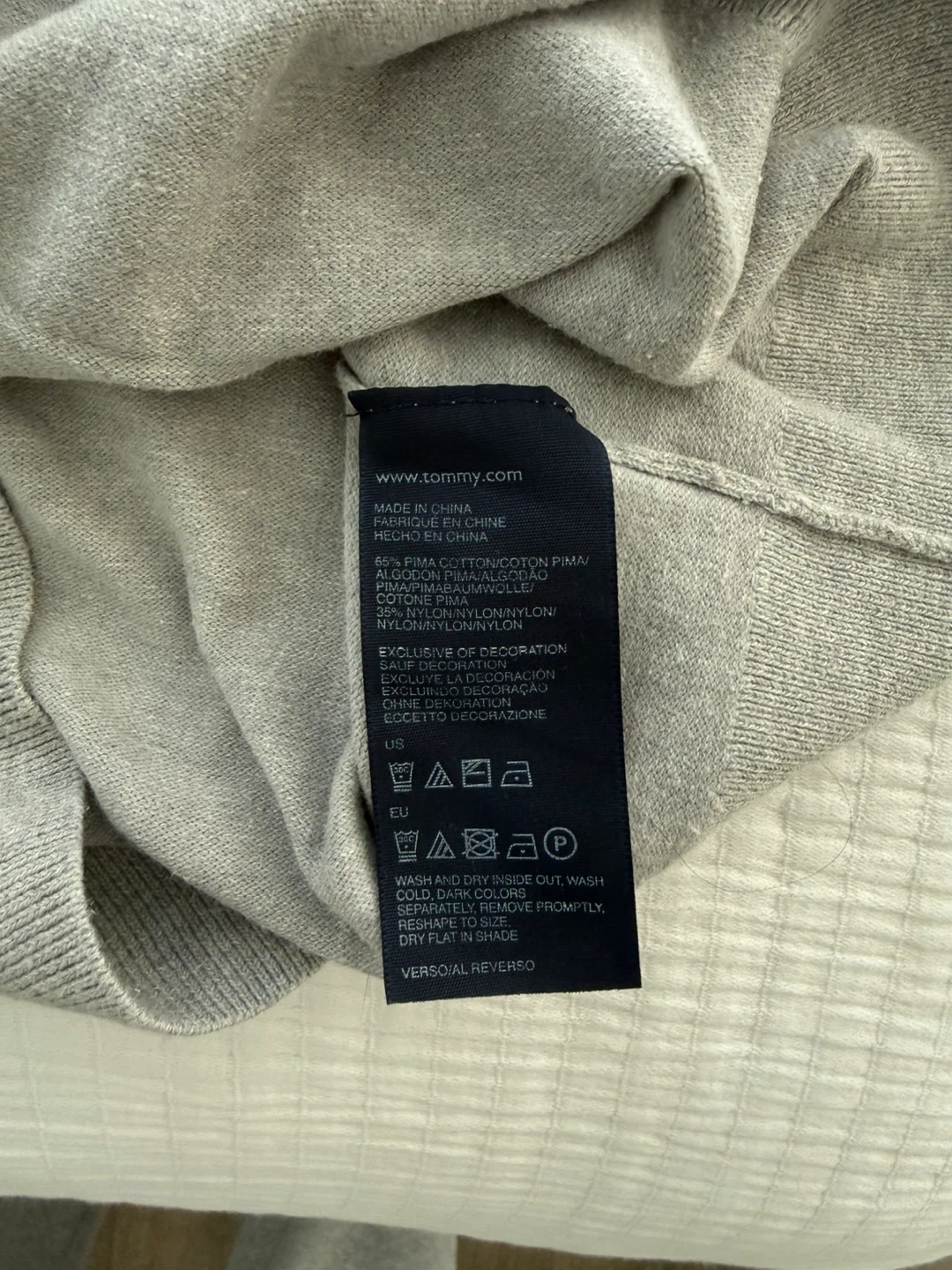 Tommy Hilfiger V-Neck Sweater Small - photo 4