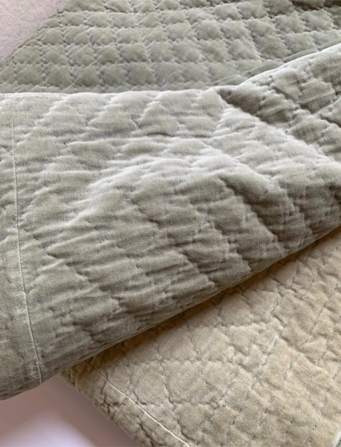 Pottery Barn Quilted Blanket - photo 4