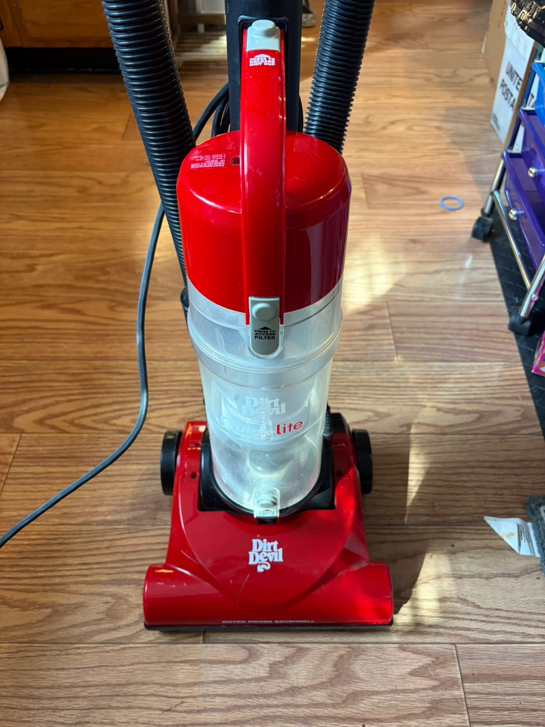 Dirt Devil Quick Lite Cyclonic Vacuum
