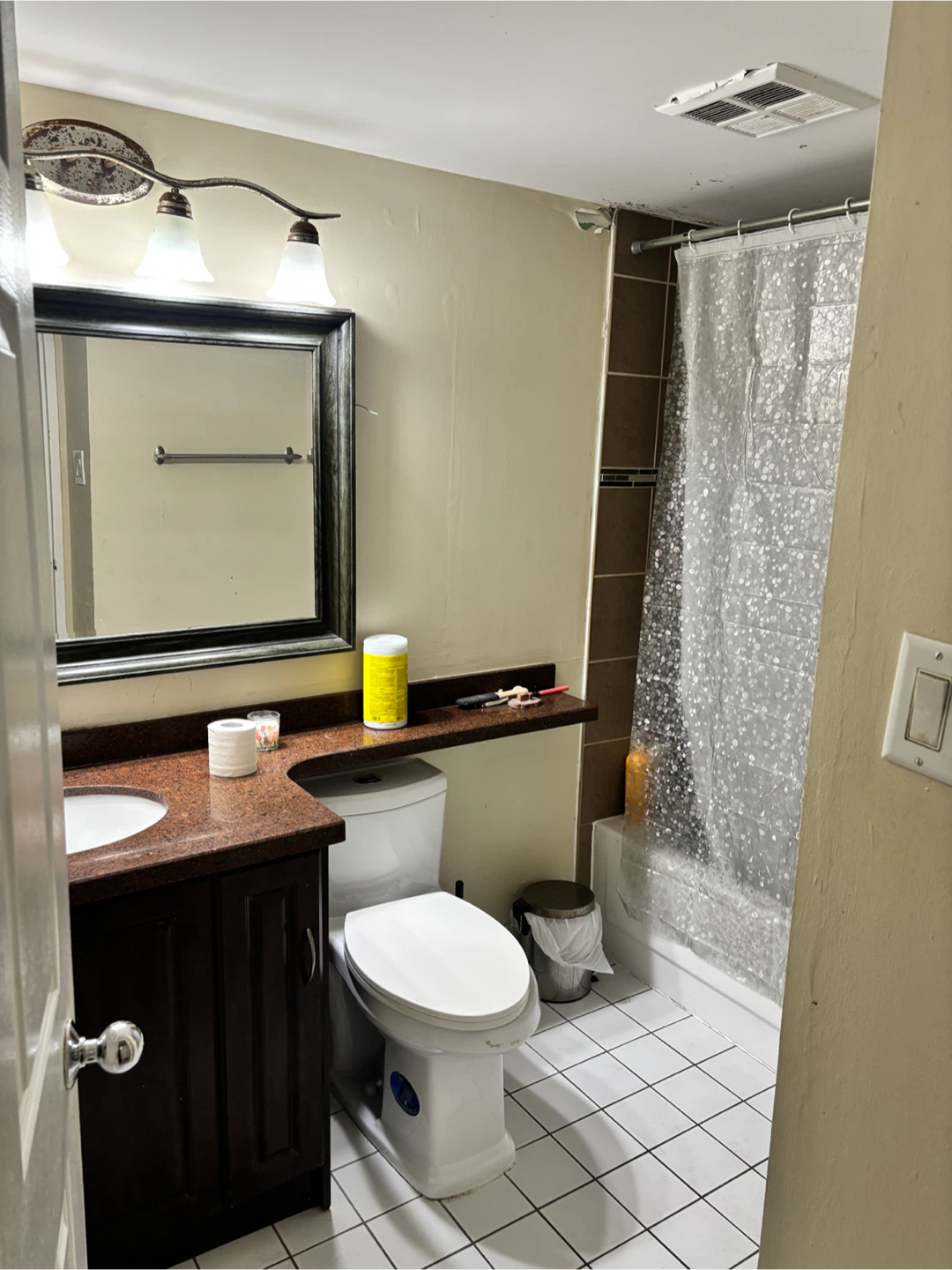 Private room for rent in a condo - photo 2