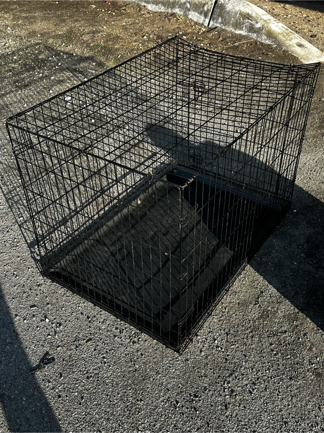 Large wire fold up animal crate