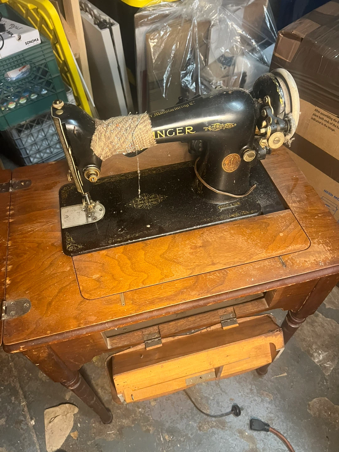 Vintage Singer Sewing Machine with Wood Table