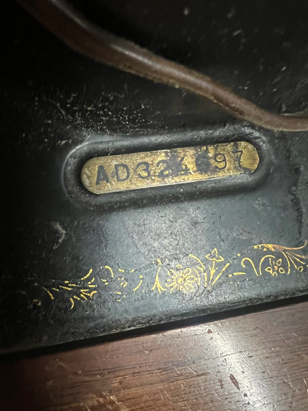 Vintage Singer Sewing Machine with Wood Table - photo 2
