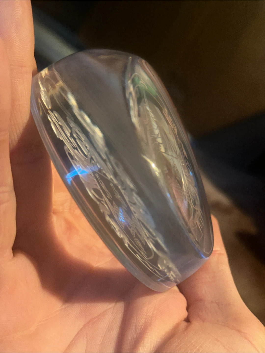 Toms family crest etched crystal paperweight - photo 2