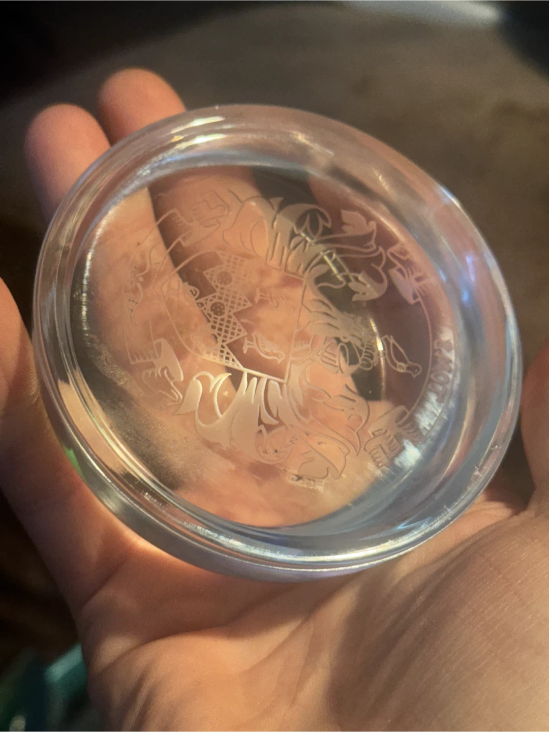 Toms family crest etched crystal paperweight - photo 3