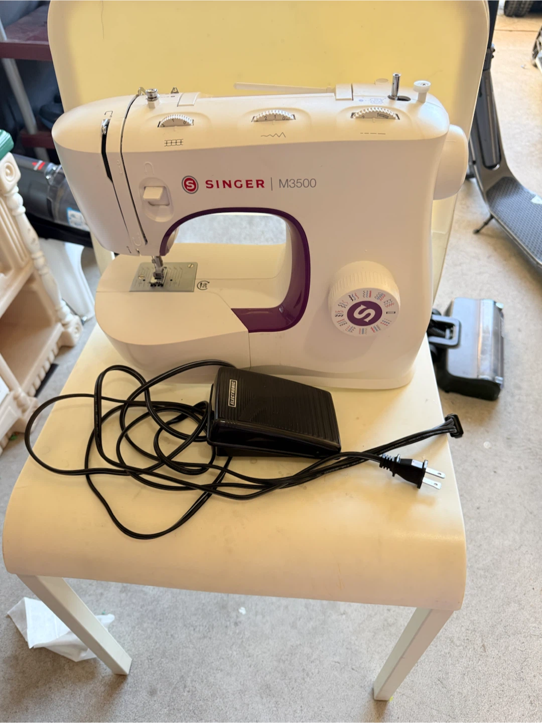 Singer M3500 Sewing Machine with Box - photo 2