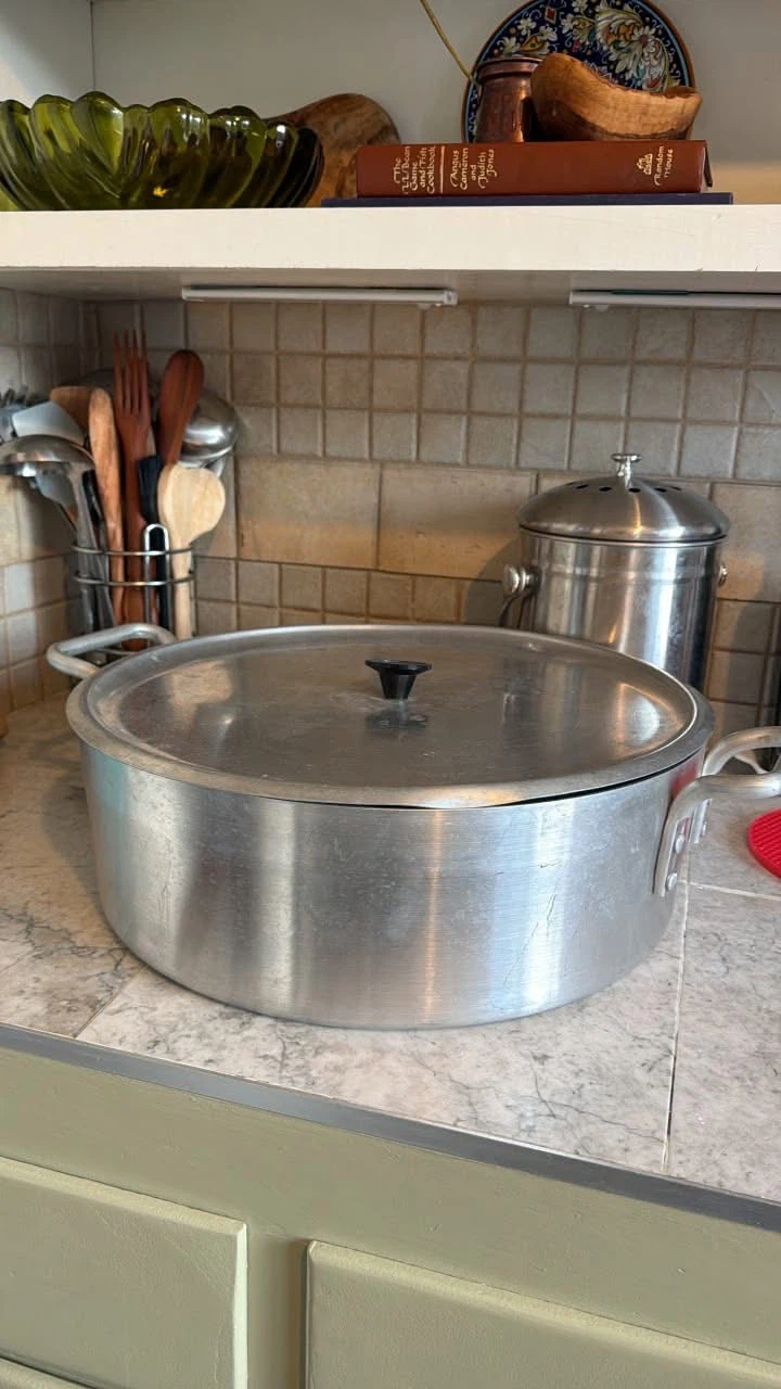 Large Aluminum Cooking Pot with Lid 16 inches