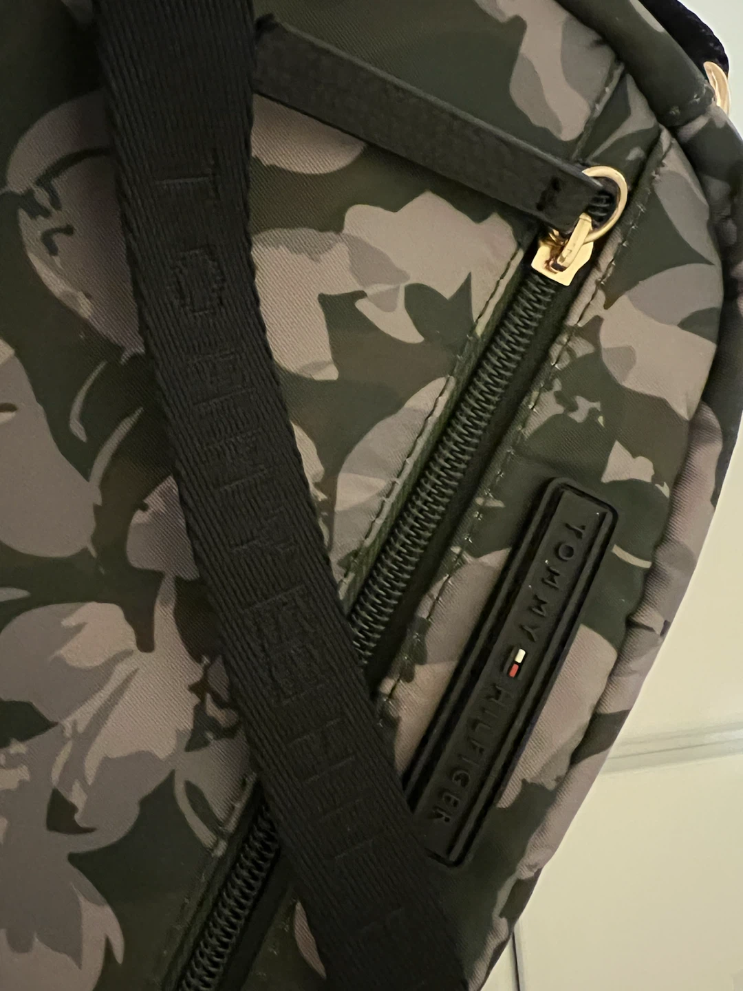 Tommy Hilfiger Floral Crossbody Bag - photo 3