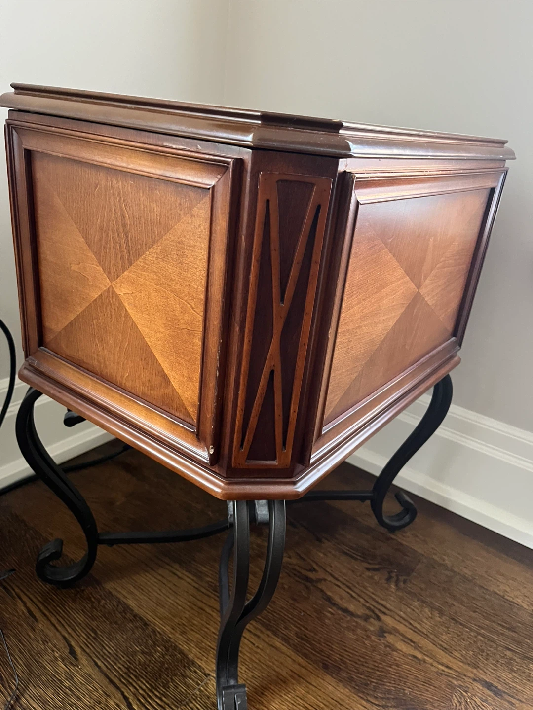 Wooden end table with metal legs - photo 5