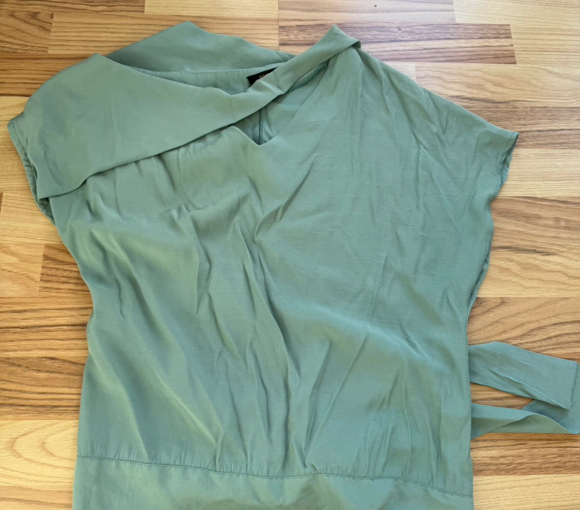 Two women's blouses - photo 2
