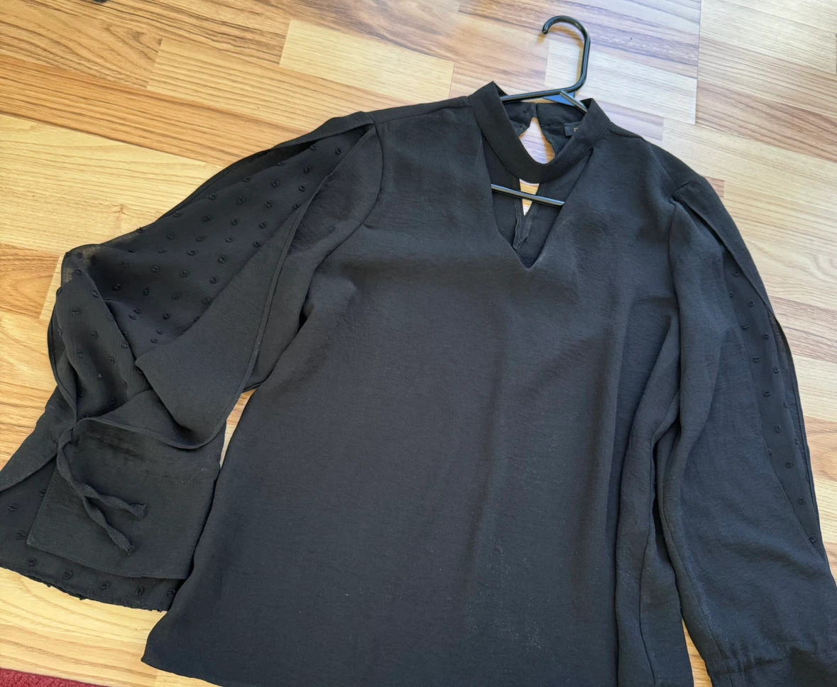 Two women's blouses - photo 4