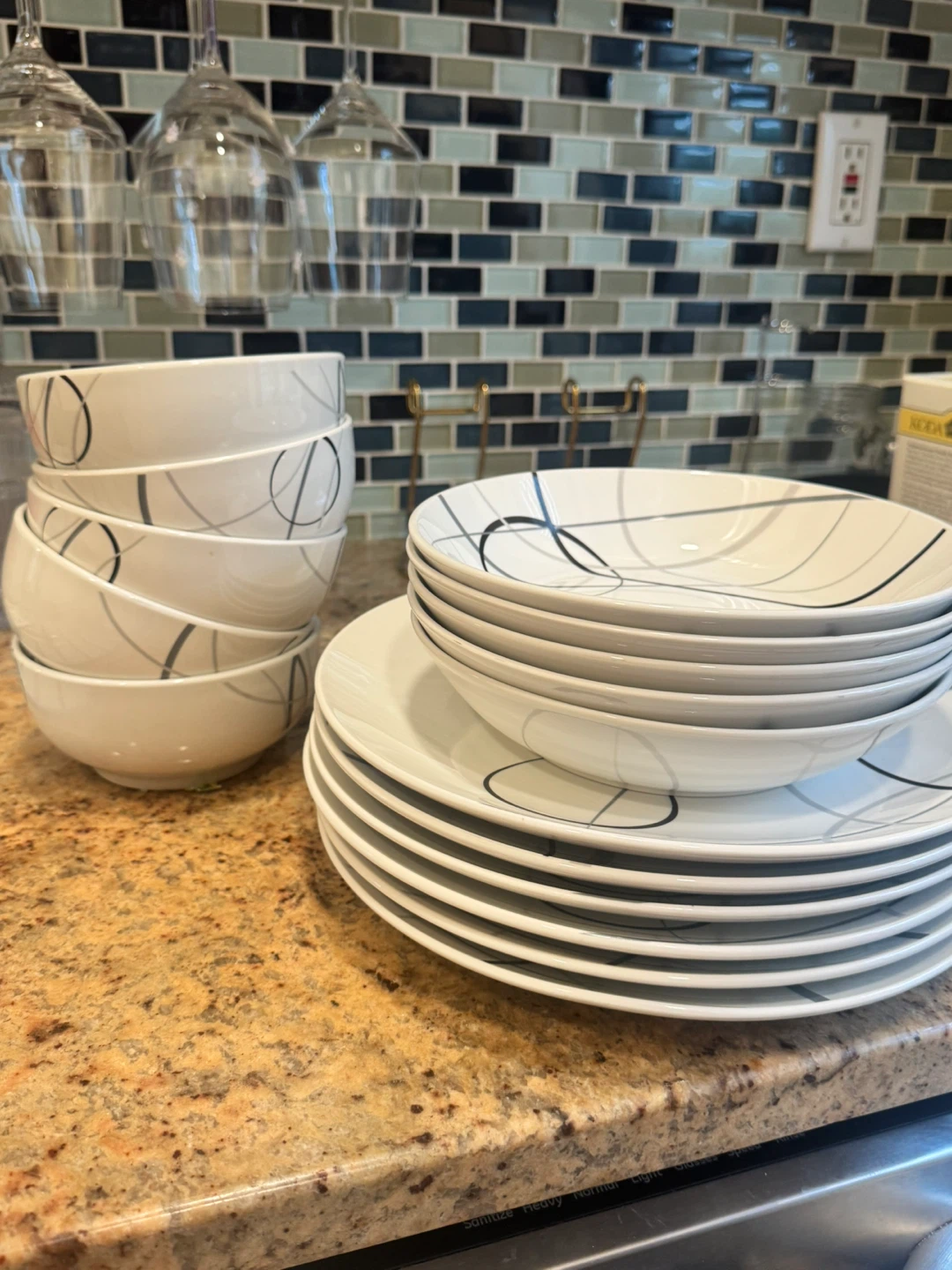 Set of White and Grey Geometric Pattern Dinnerware