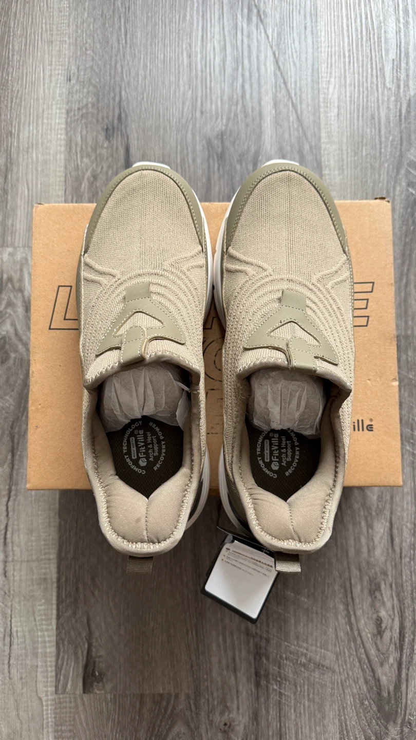 Size 10,5 Men’s Sneakers - photo 3