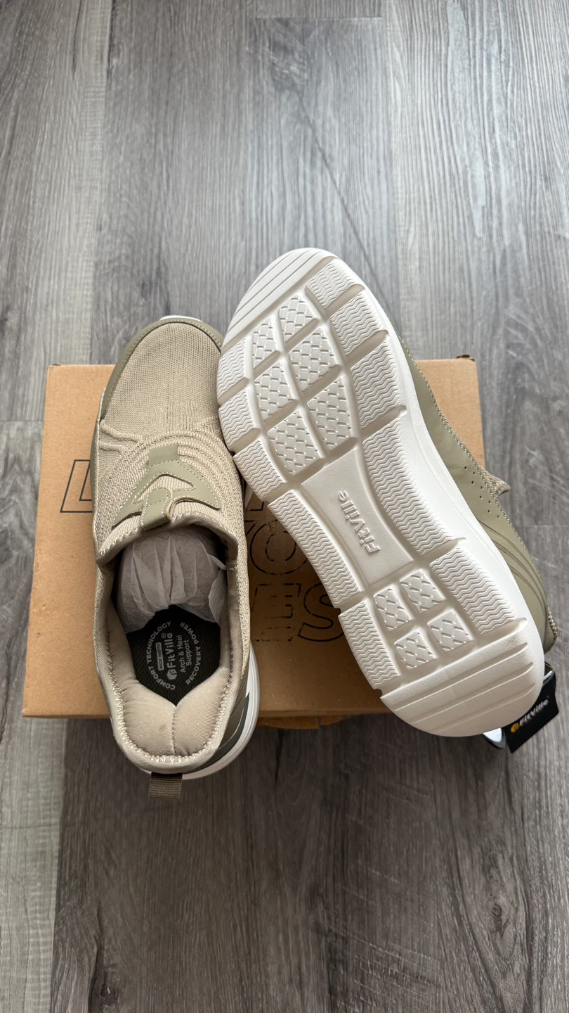 Size 10,5 Men’s Sneakers - photo 4