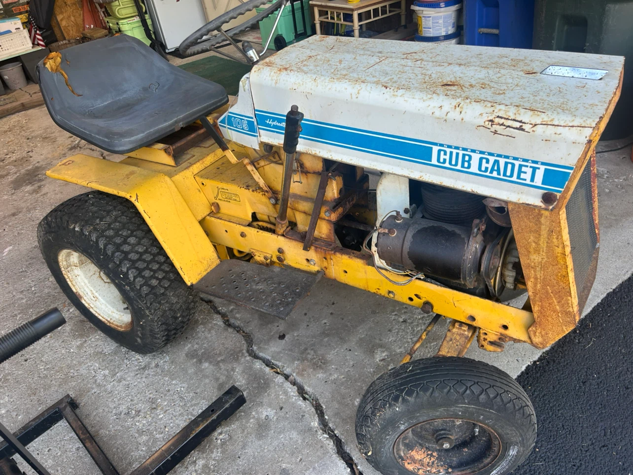 International Cub Cadet 105 Hydrostatic Tractor - photo 2