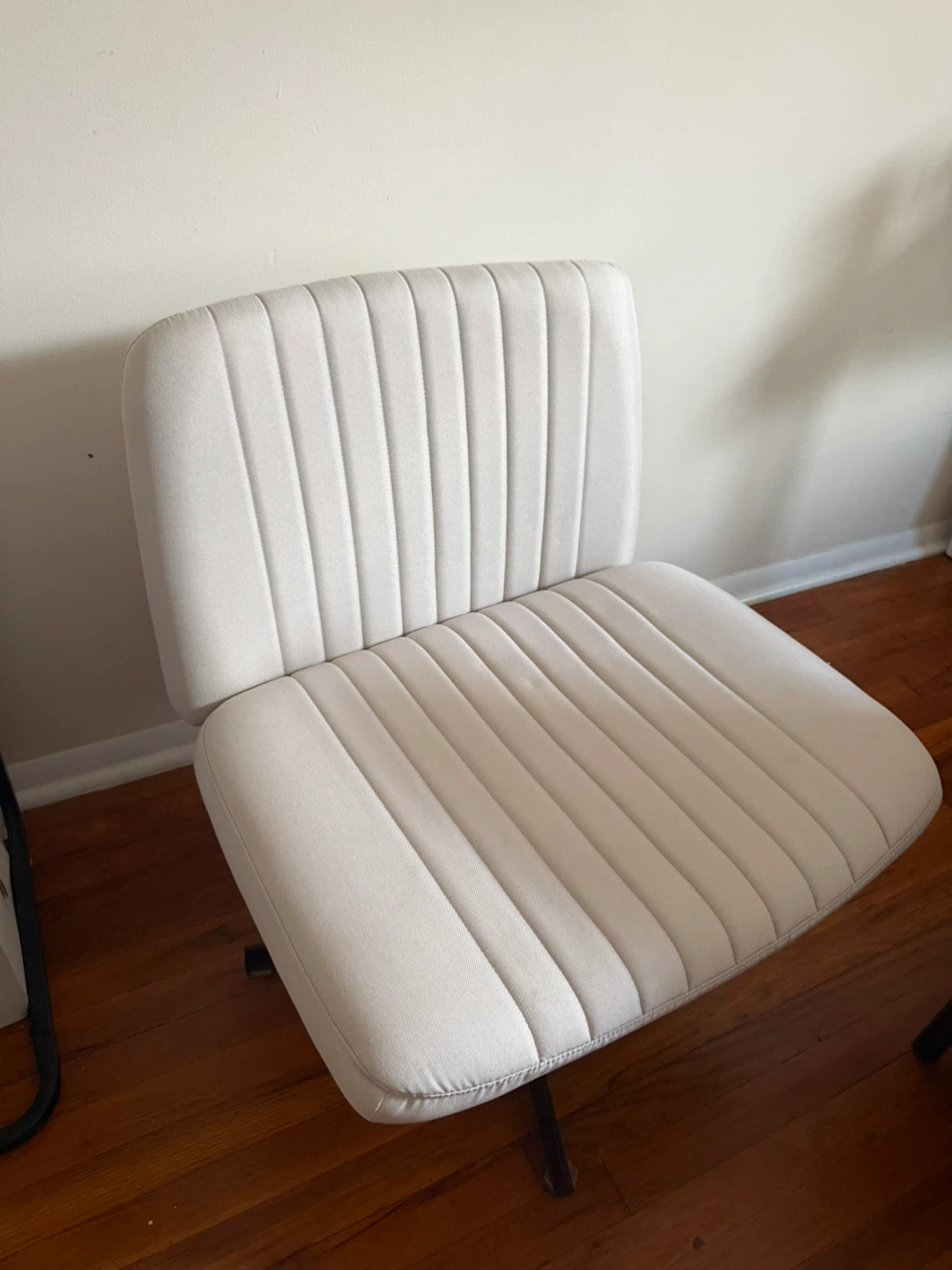 Beige Wide seat office chair - photo 2