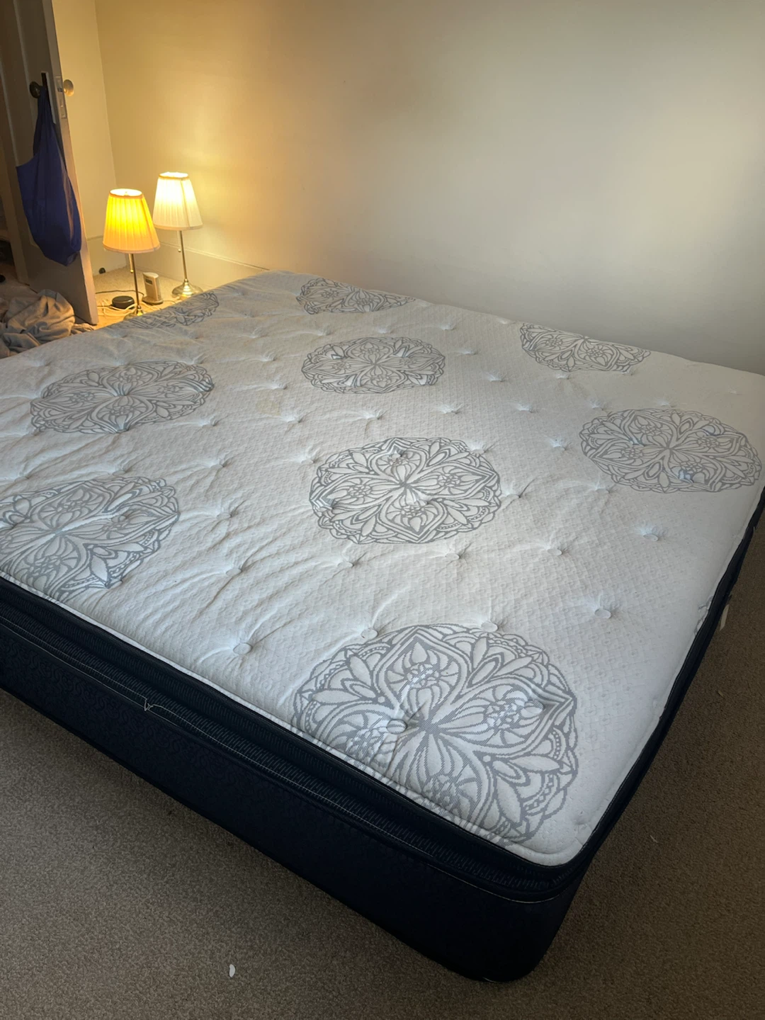 Clean and comfortable Beautyrest king mattress - photo 2