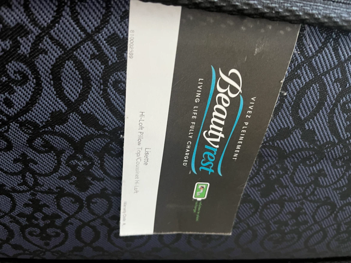 Clean and comfortable Beautyrest king mattress - photo 5