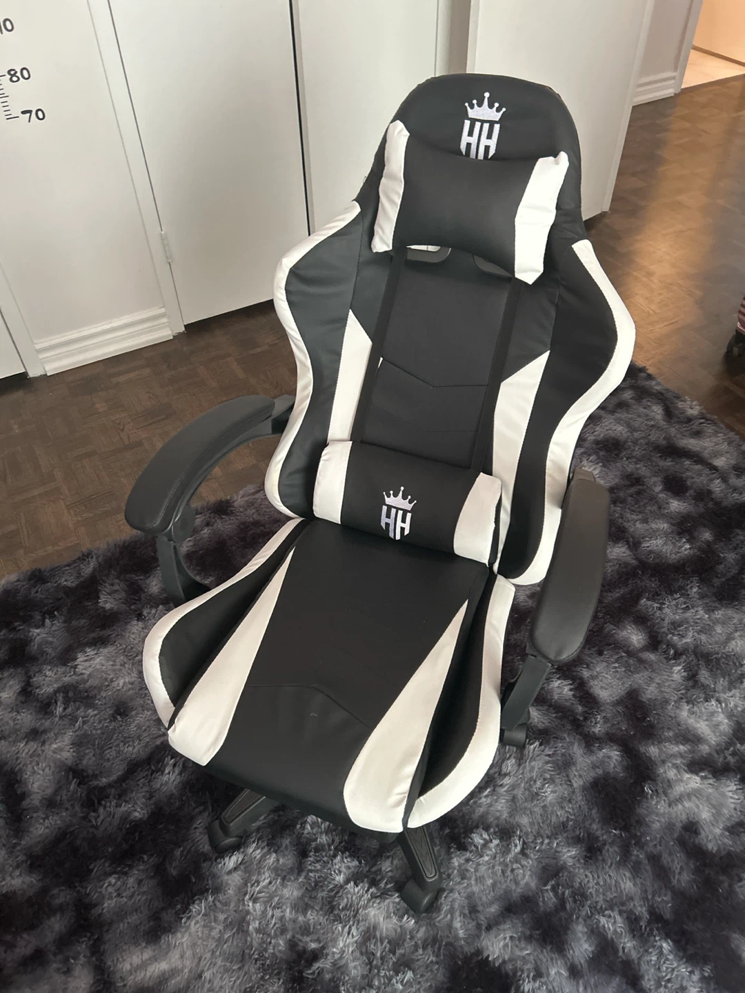 HH Gaming Chair Black and White