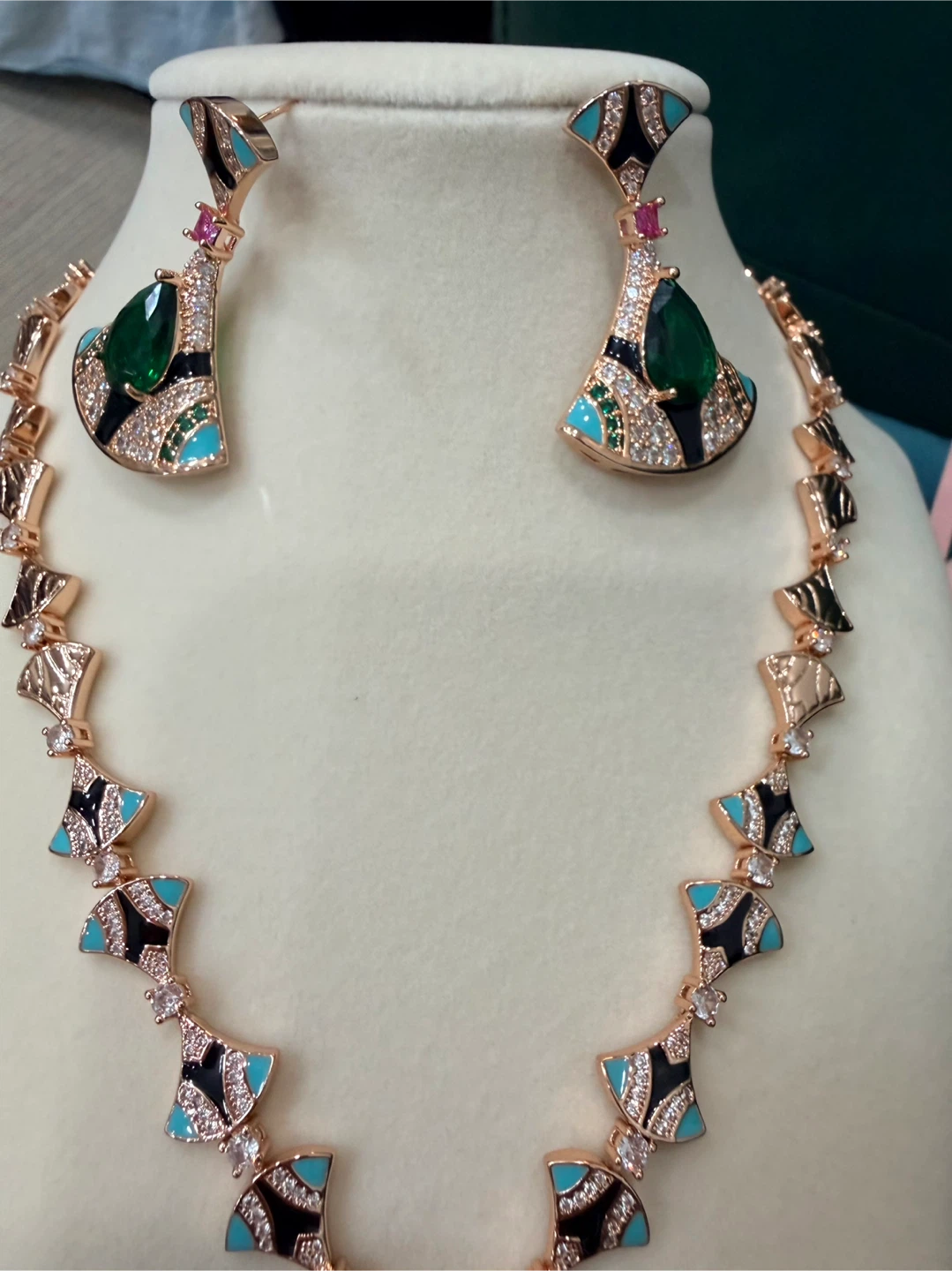 Rose Gold Fan Jewelry Set - photo 3