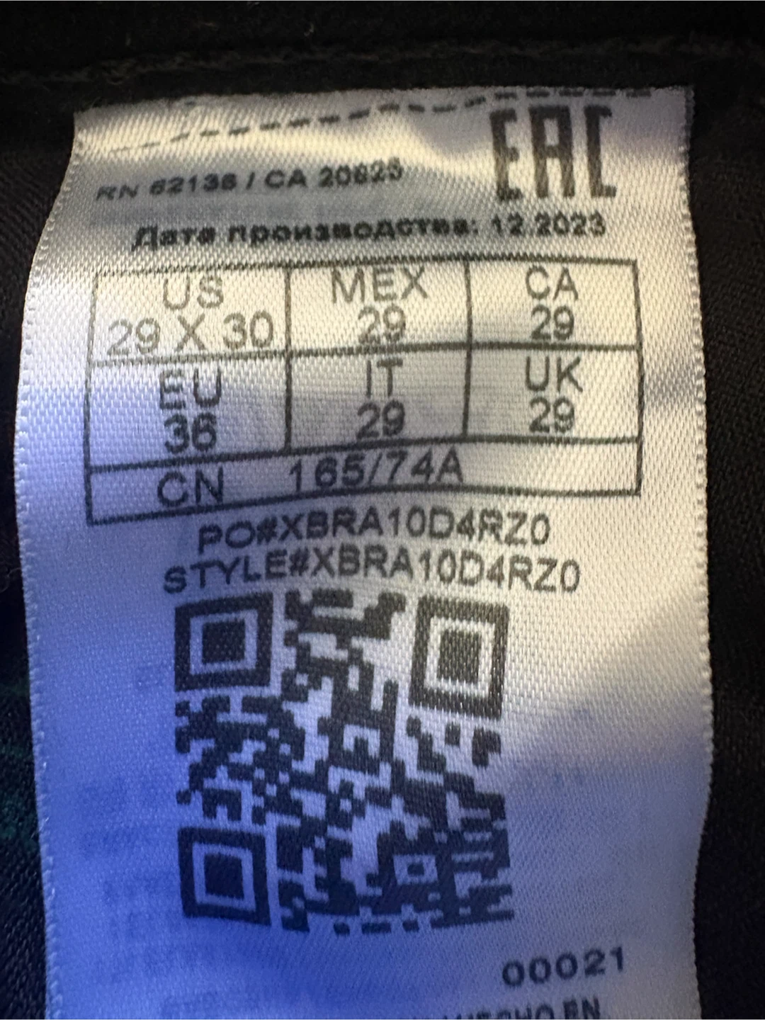 Two pairs of Guess jeans, black and white - photo 3