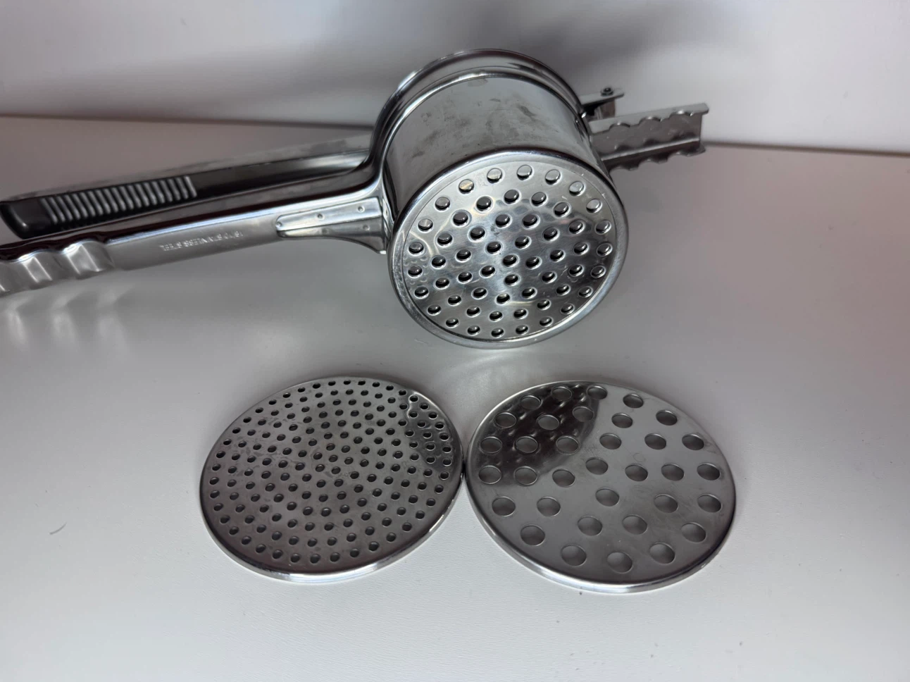 Browne Foodservice Heavy Duty Stainless Steel Giant Potato Ricer - photo 2