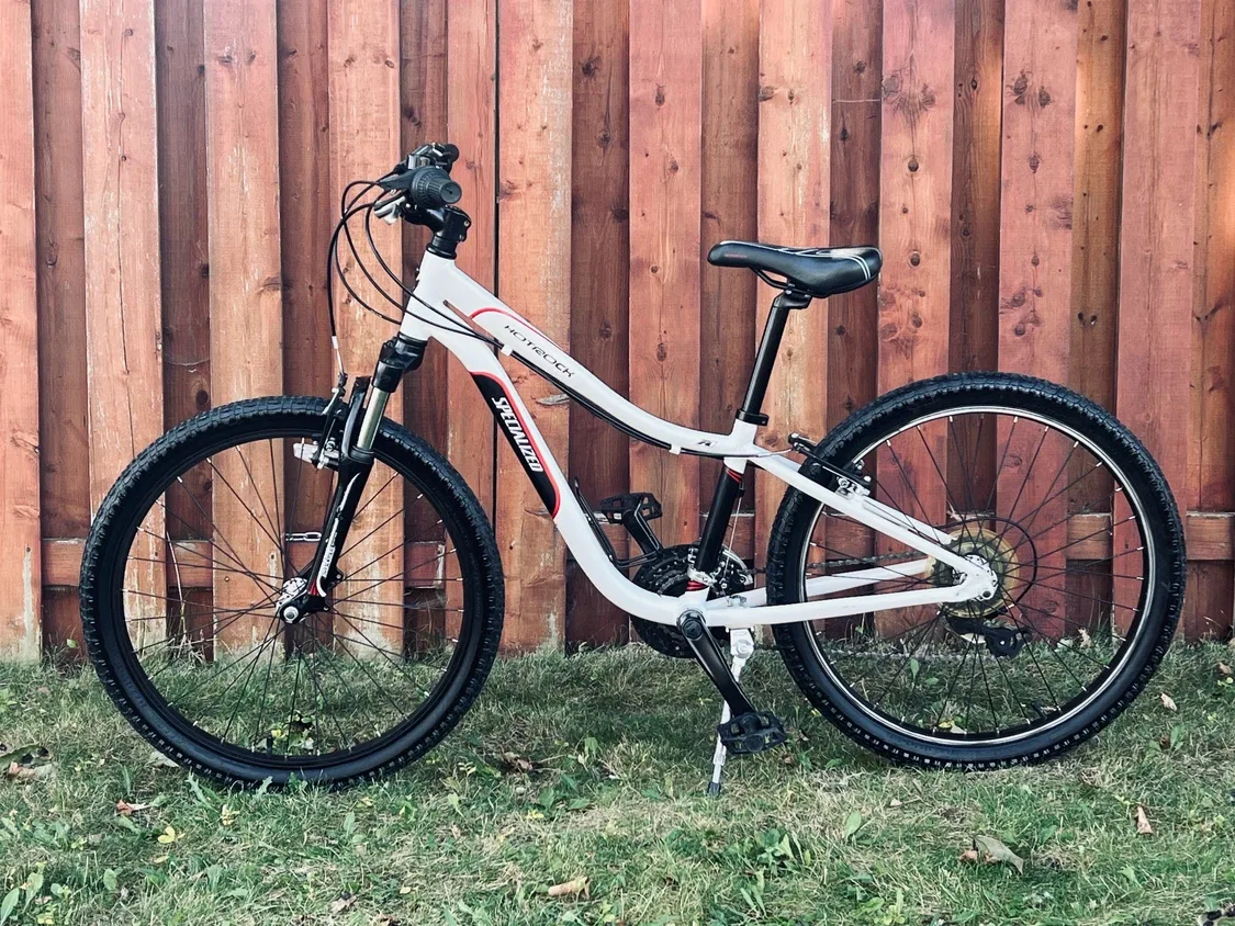 Specialized Hotrock 24” Youth Mountain Bike  $250 OBO - photo 2