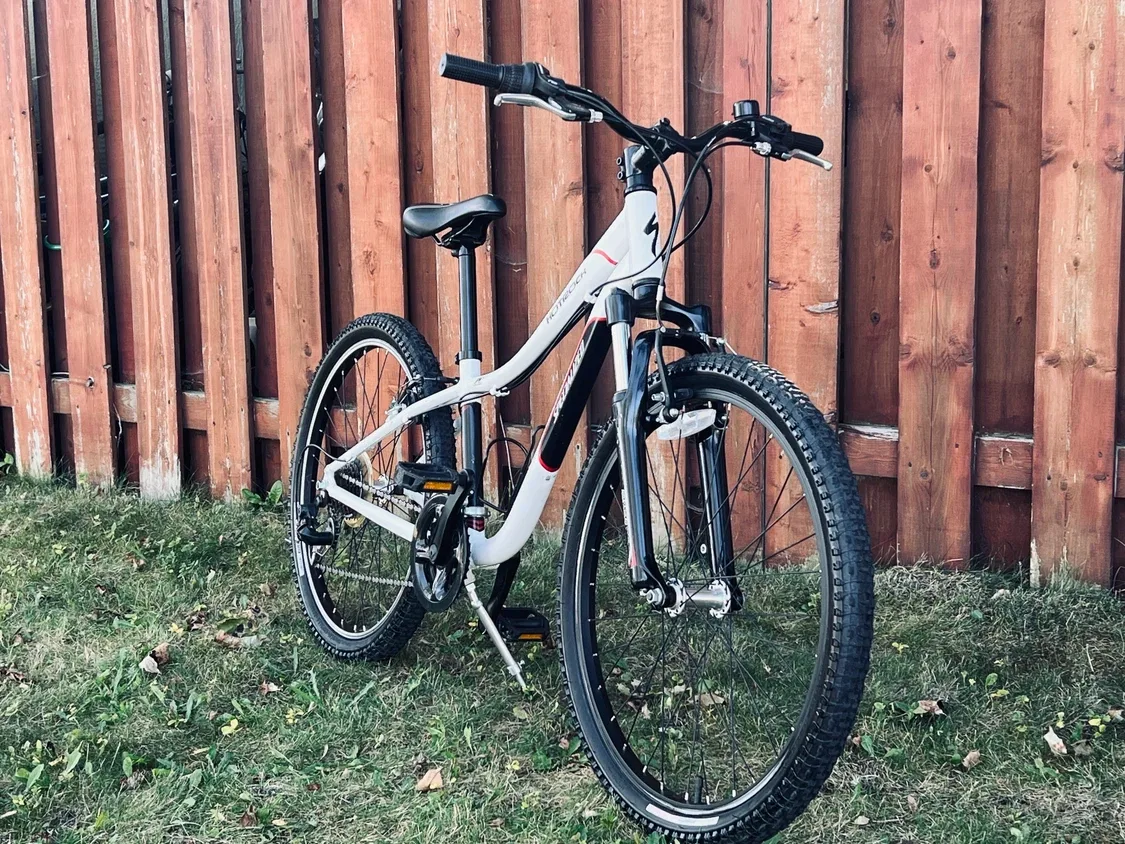 Specialized Hotrock 24” Youth Mountain Bike  $250 OBO - photo 3