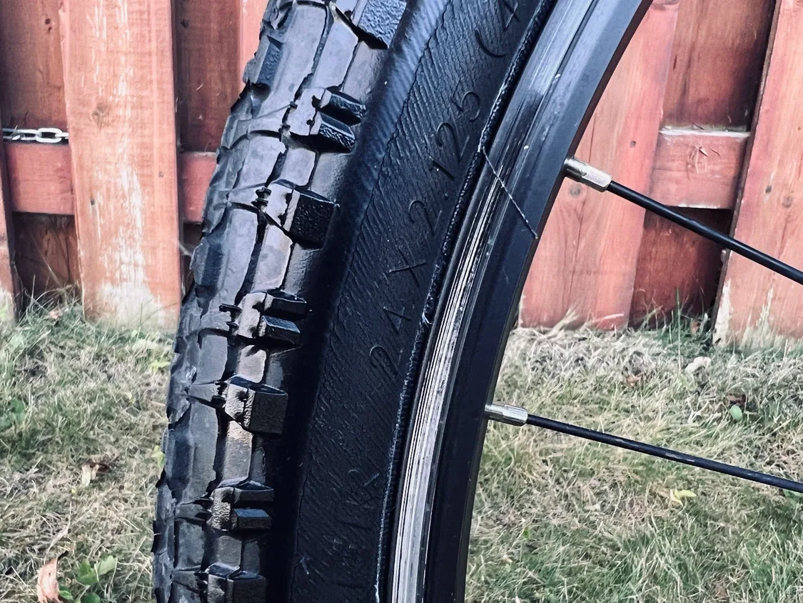 Specialized Hotrock 24” Youth Mountain Bike  $250 OBO - photo 5