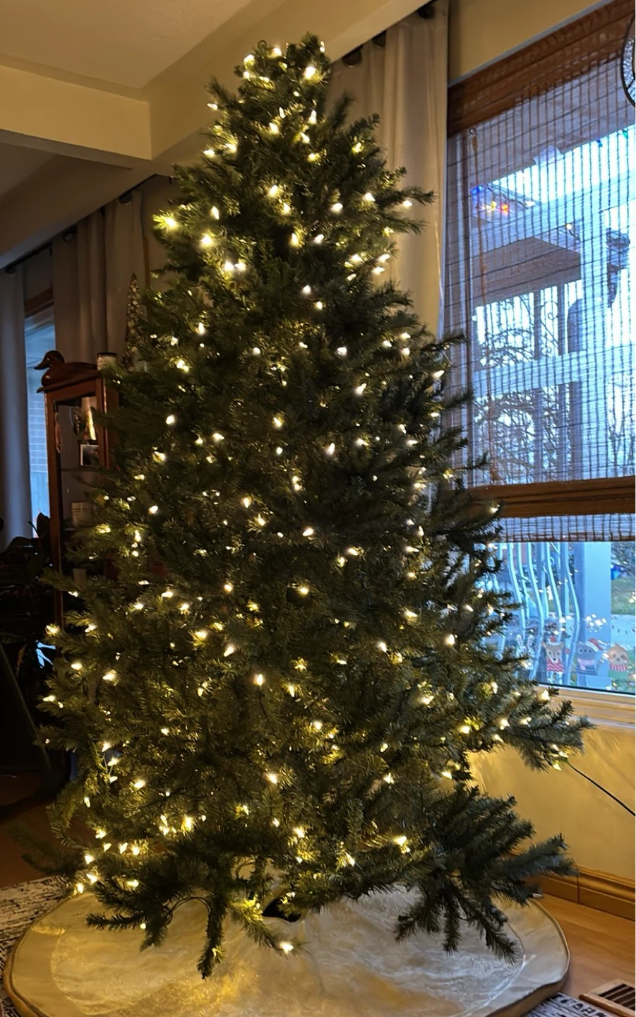 Pre-lit Artificial Christmas Tree