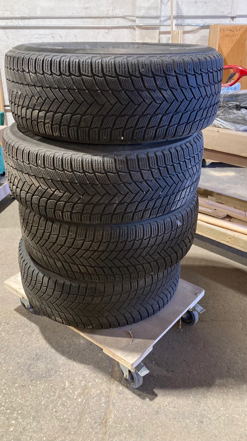 Set of 4 Michelin X-Ice Snow SUV Tires with Ford Rims
