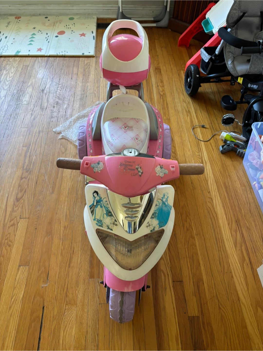 Disney Princess Dream Ride-On Scooter