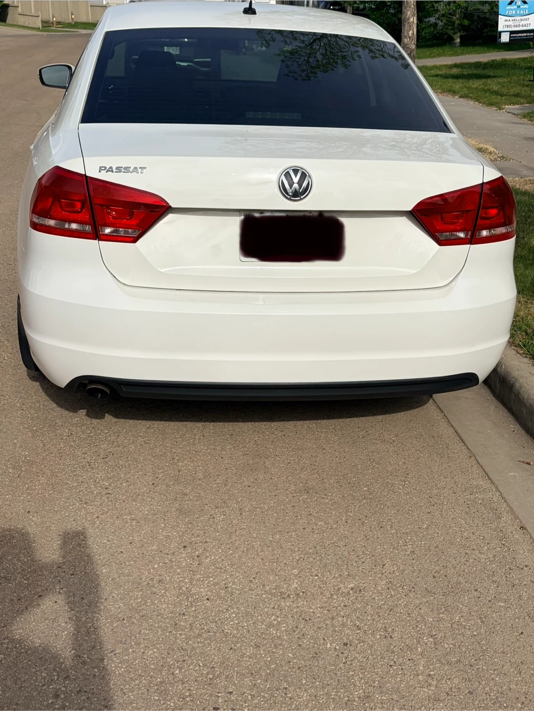 White Volkswagen Passat - photo 4