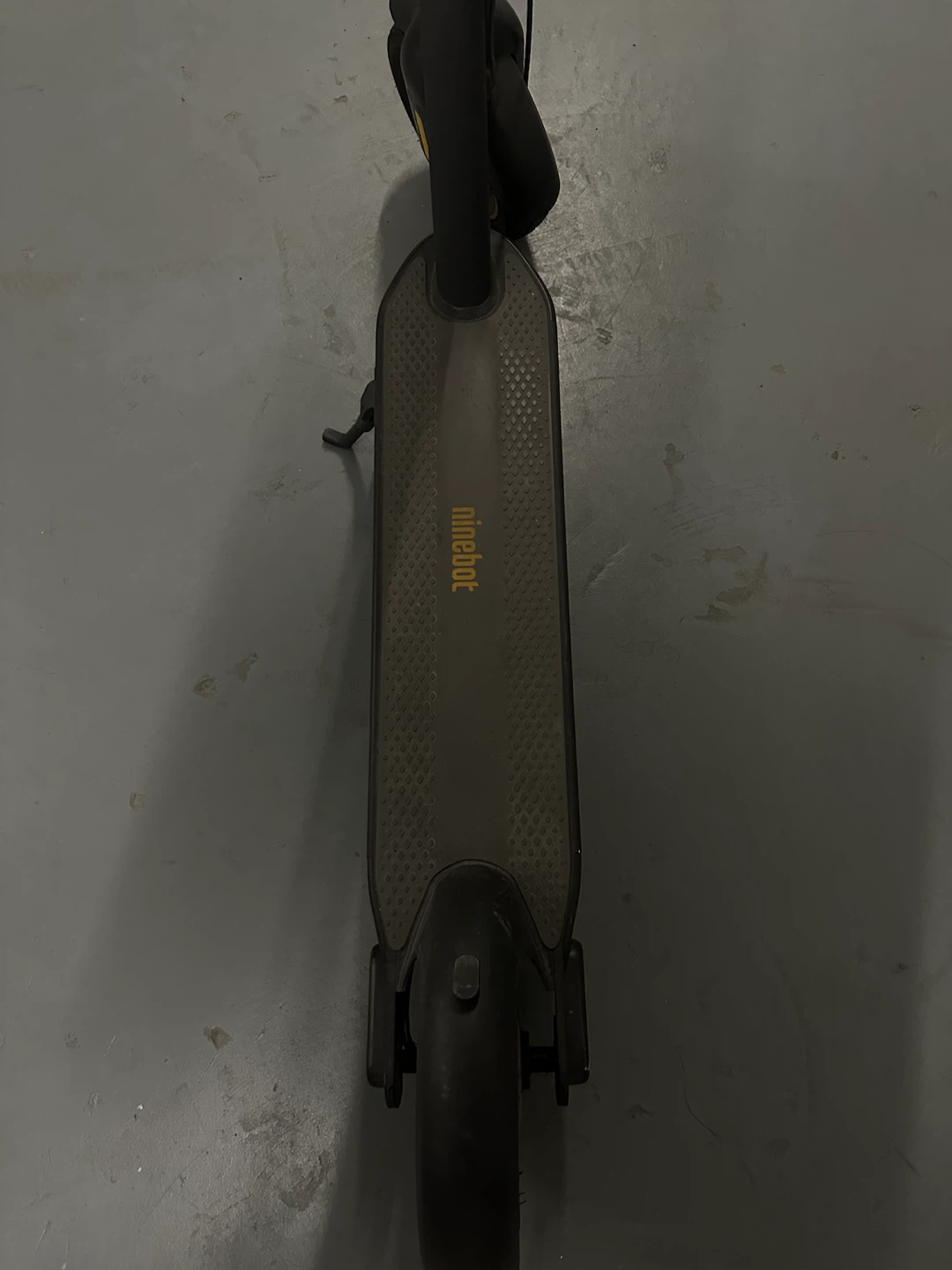 Ninebot Electric Scooter G30 - LOW MILEAGE - photo 3
