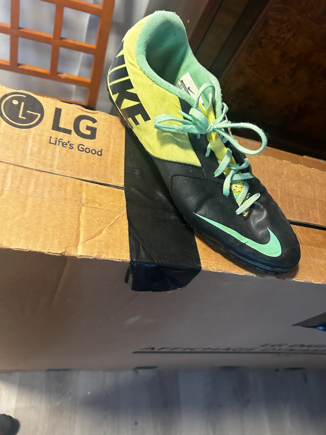 Nike Soccer Cleats Black and Green - photo 2
