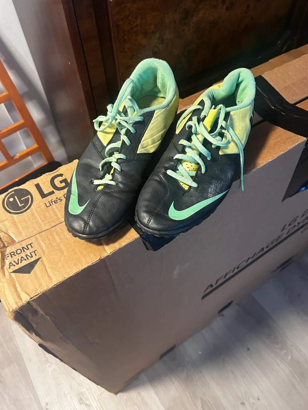 Nike Soccer Cleats Black and Green - photo 3