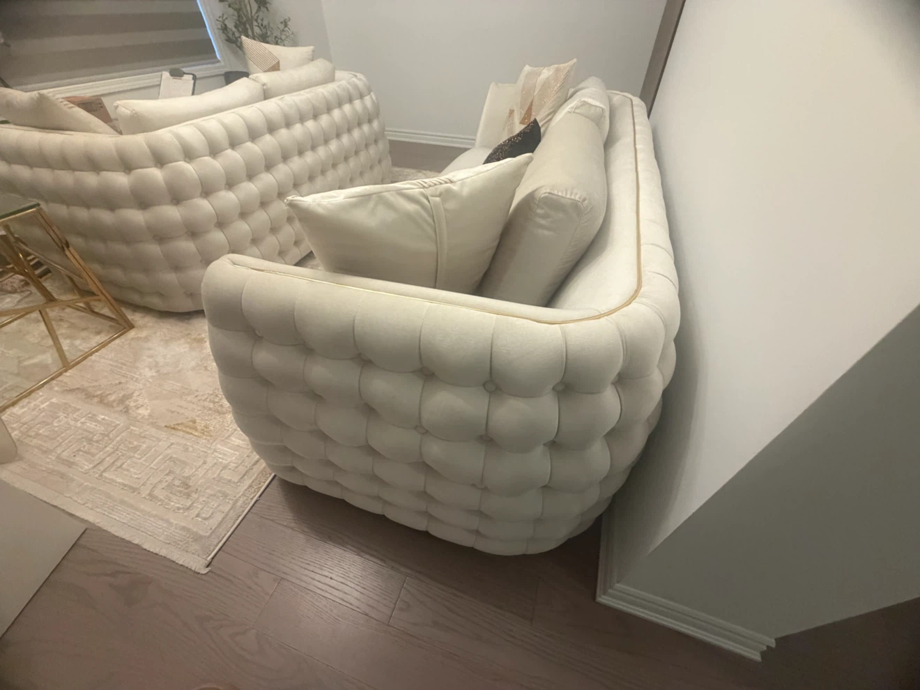 Cream tufted Turkish sofa with gold accents - photo 2