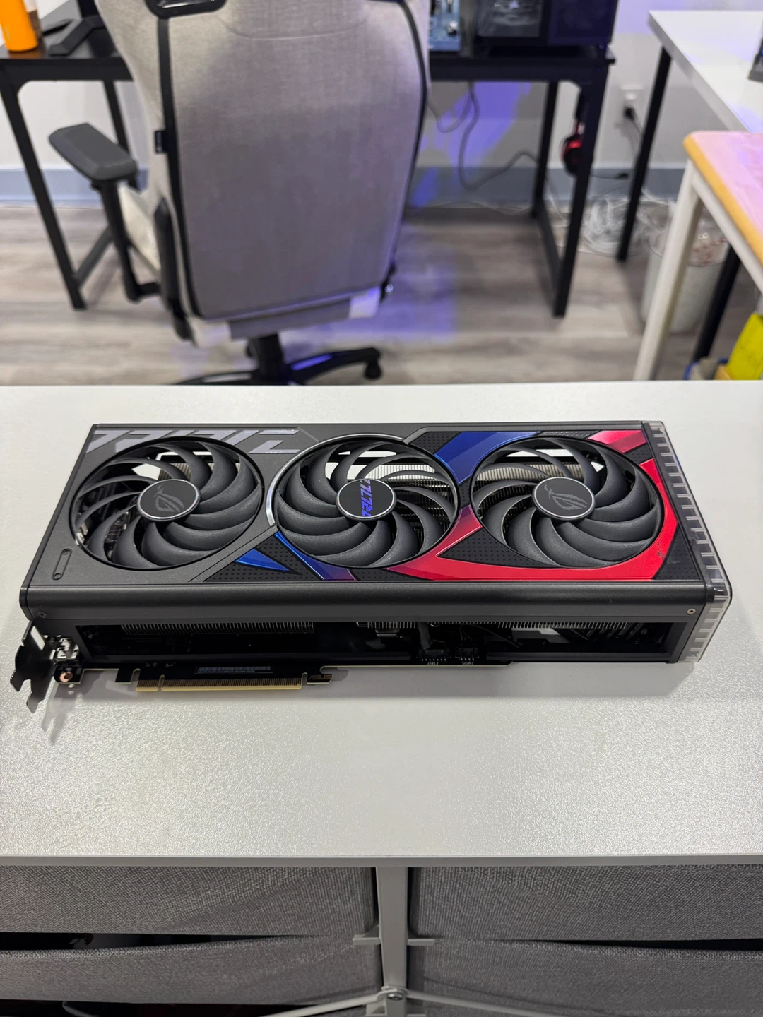 ASUS ROG Strix GeForce RTX 4070 Ti Graphics Card - photo 2