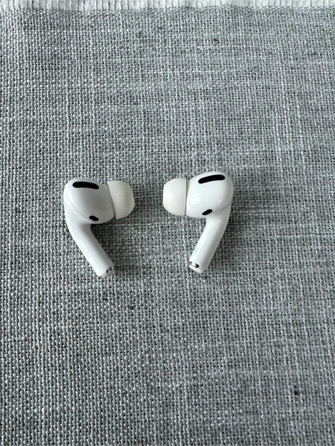 Apple AirPods Pro 2 Earbuds with Charging Case - photo 3