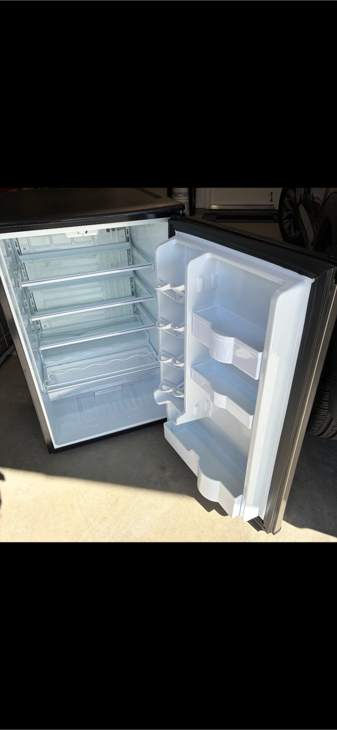 Danby Designer Mini Fridge - photo 2