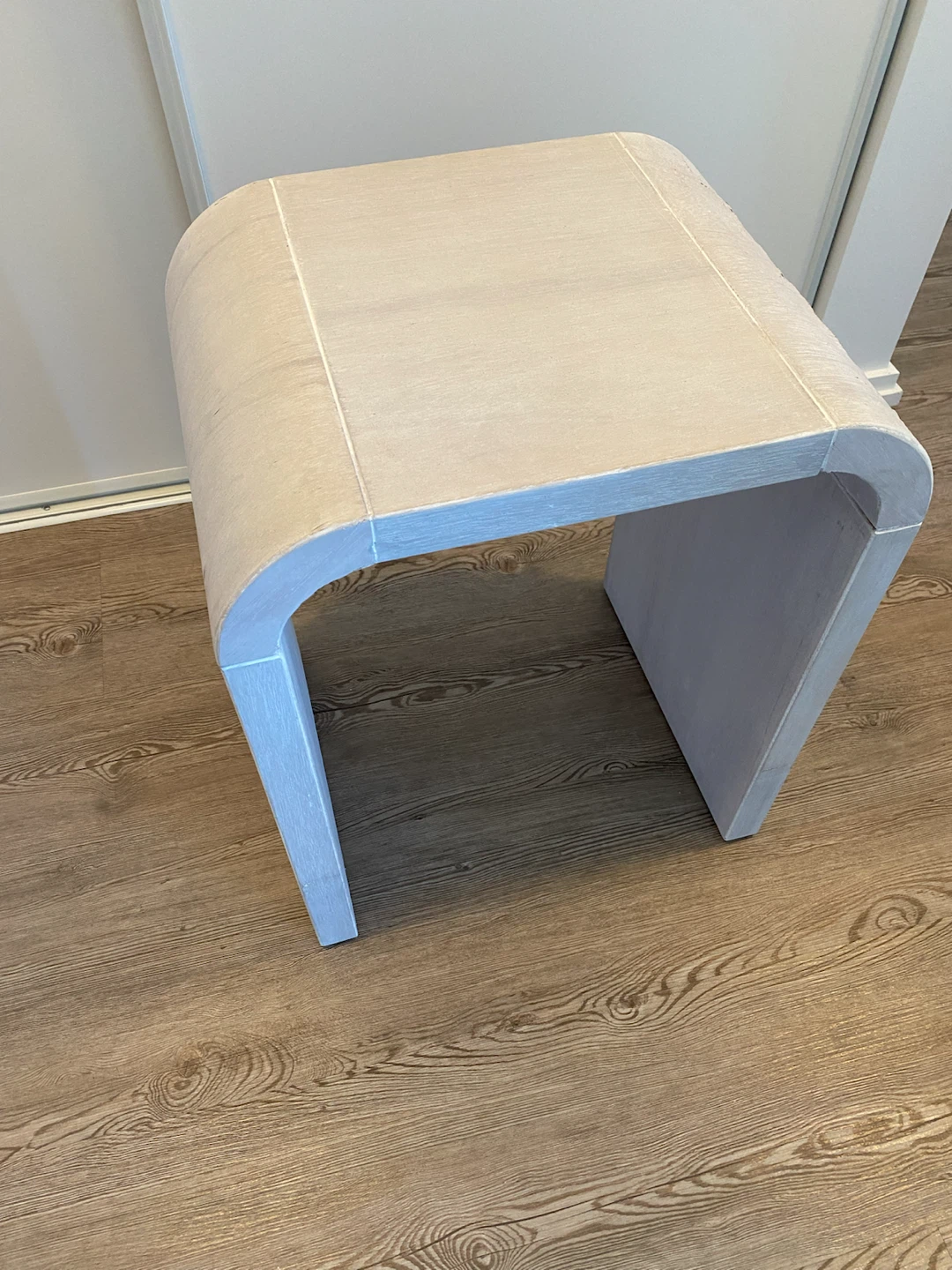 Modern Curved Wooden Side Table - photo 3