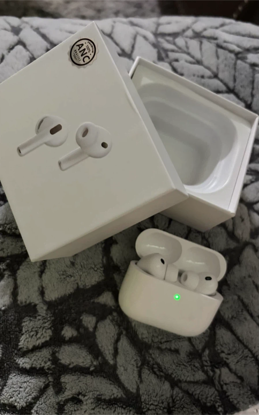 White Wireless Earbuds with Charging Case - photo 2