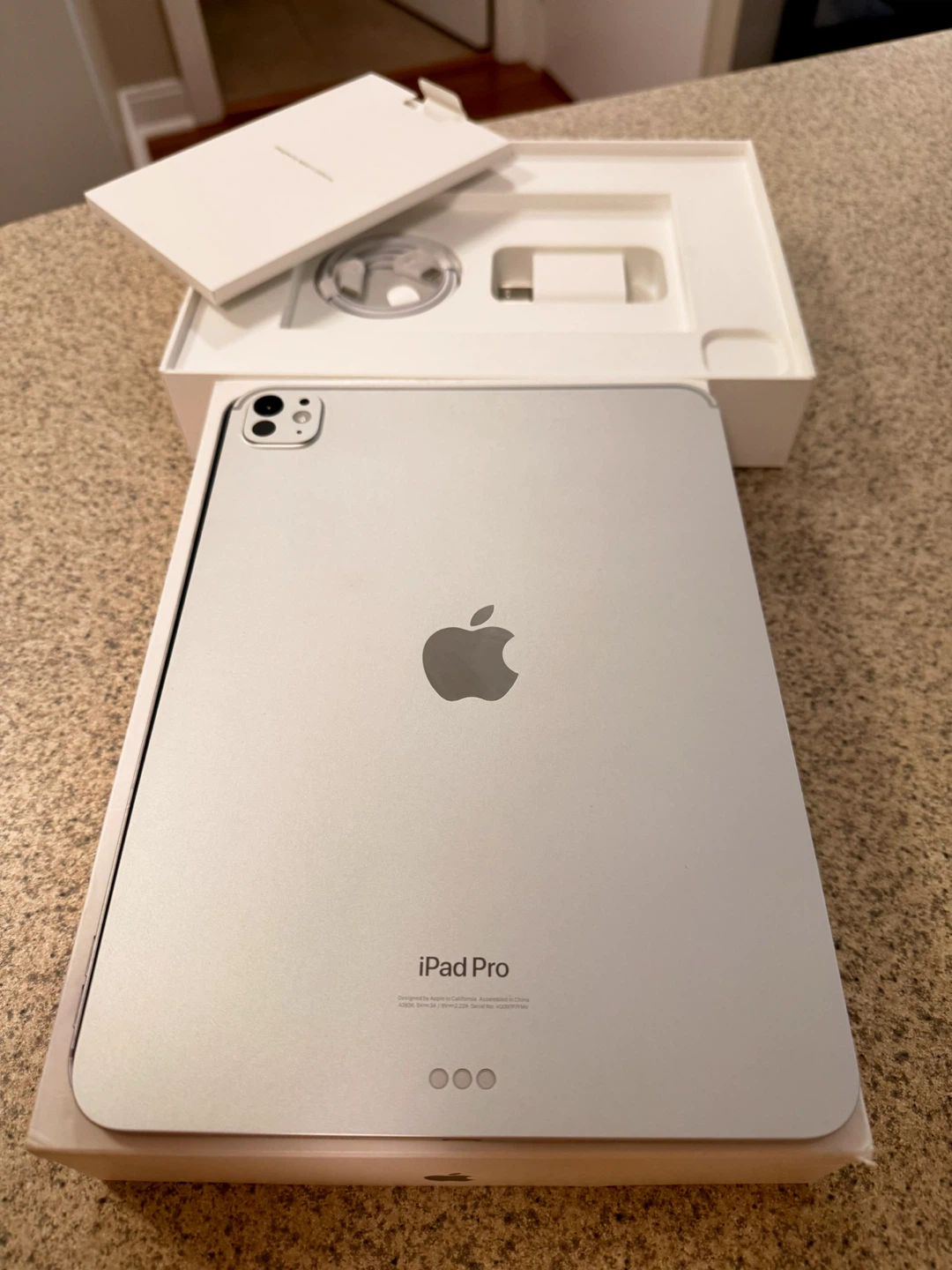 iPad Pro M4 11” 256GB Silver - Like New, Warranty Until May 2027 - photo 3