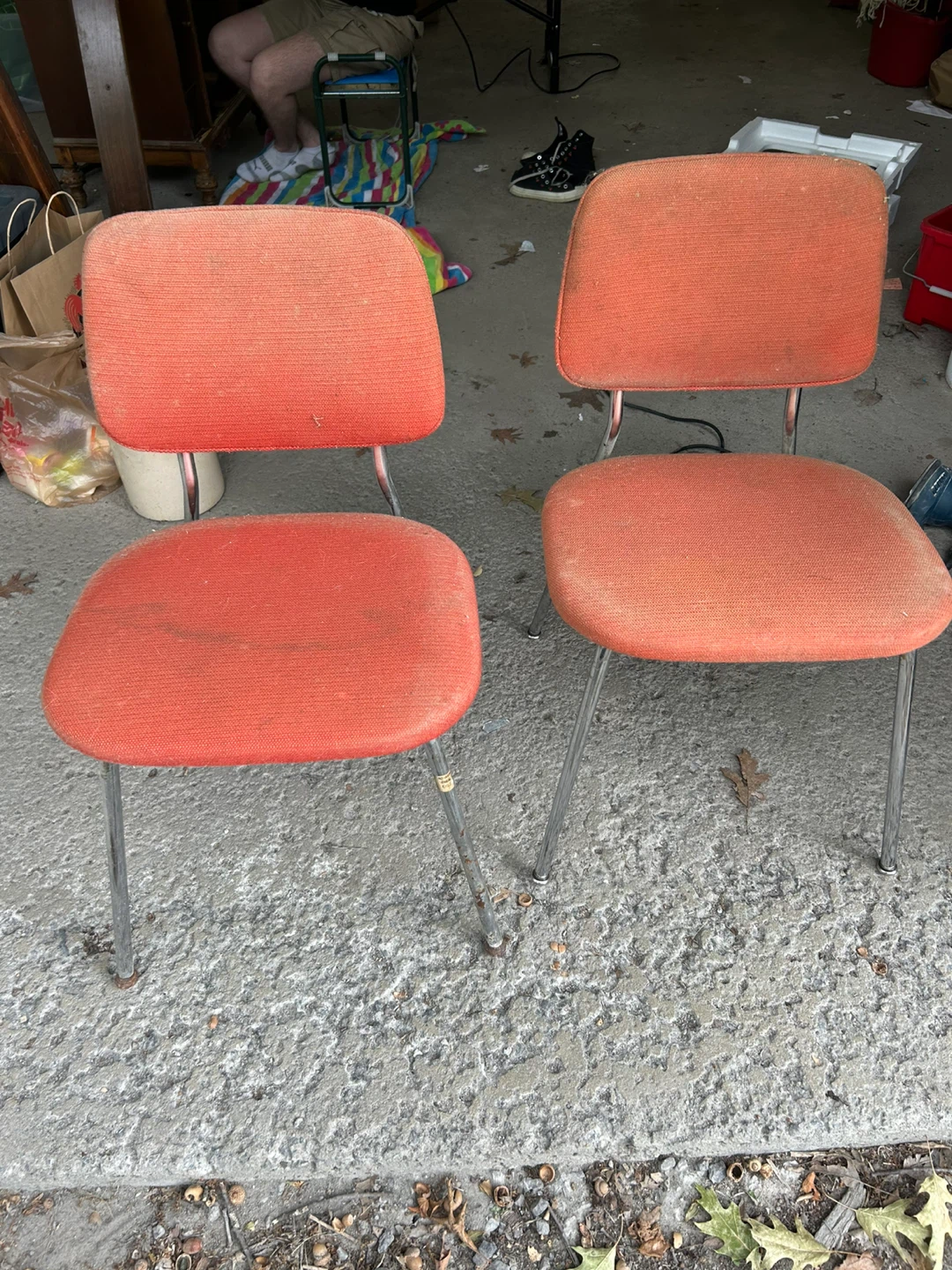 2- 70- 80’s style chair needs work