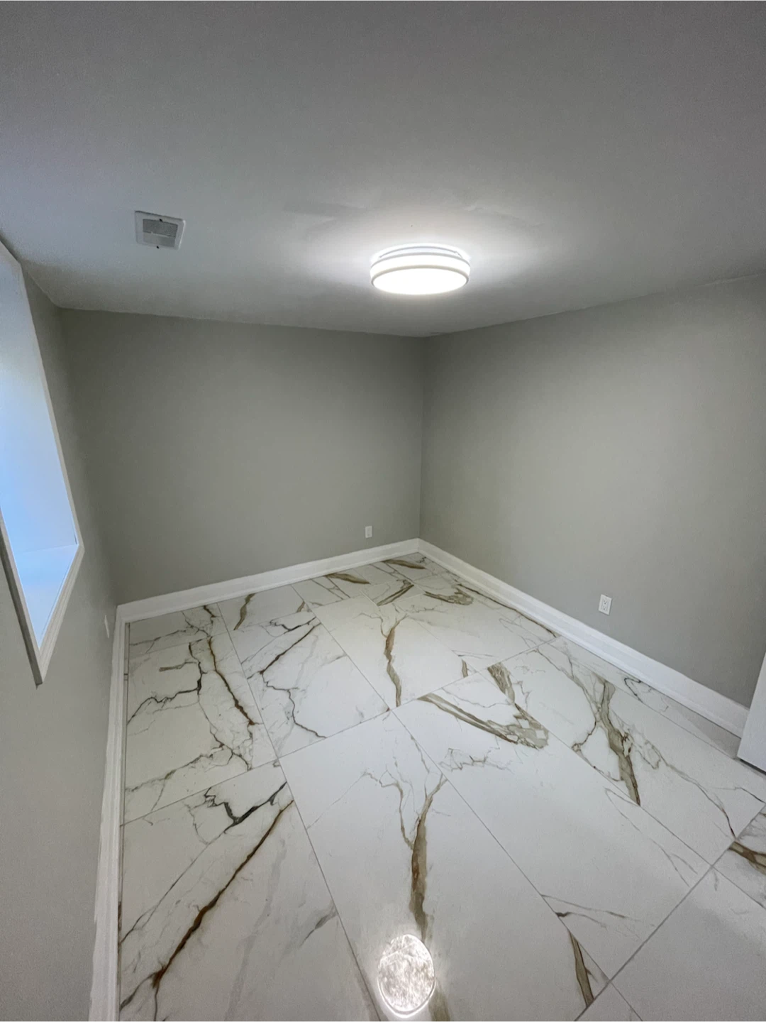 Newly Renovated Two Bedrooms In The Basement For Rent - photo 4