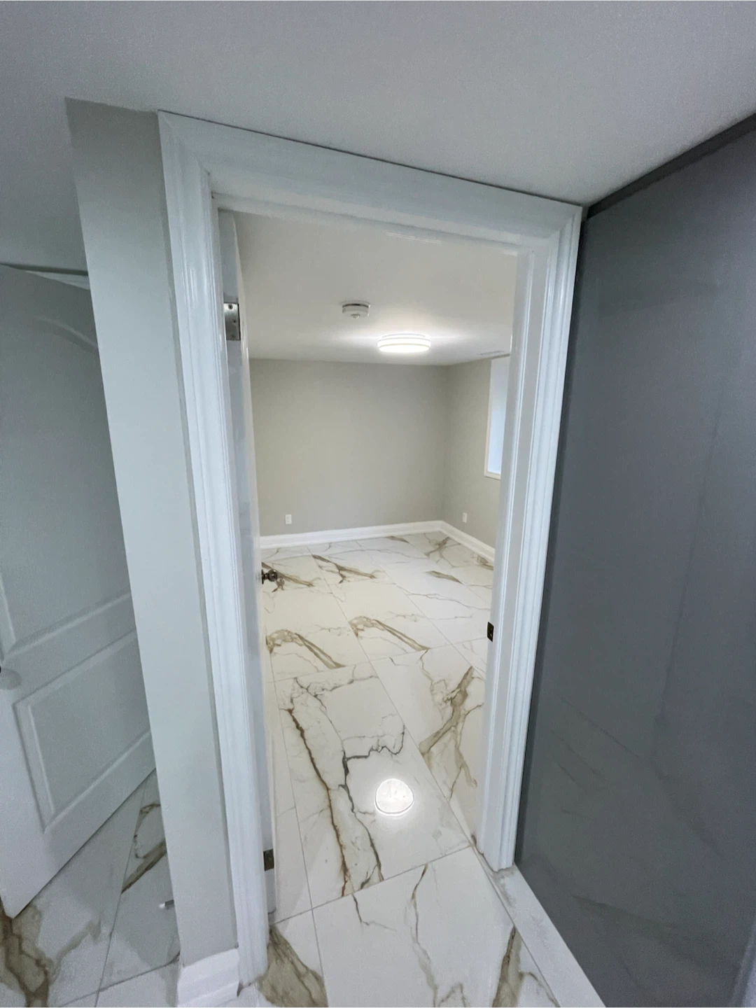 Newly Renovated Two Bedrooms In The Basement For Rent - photo 5