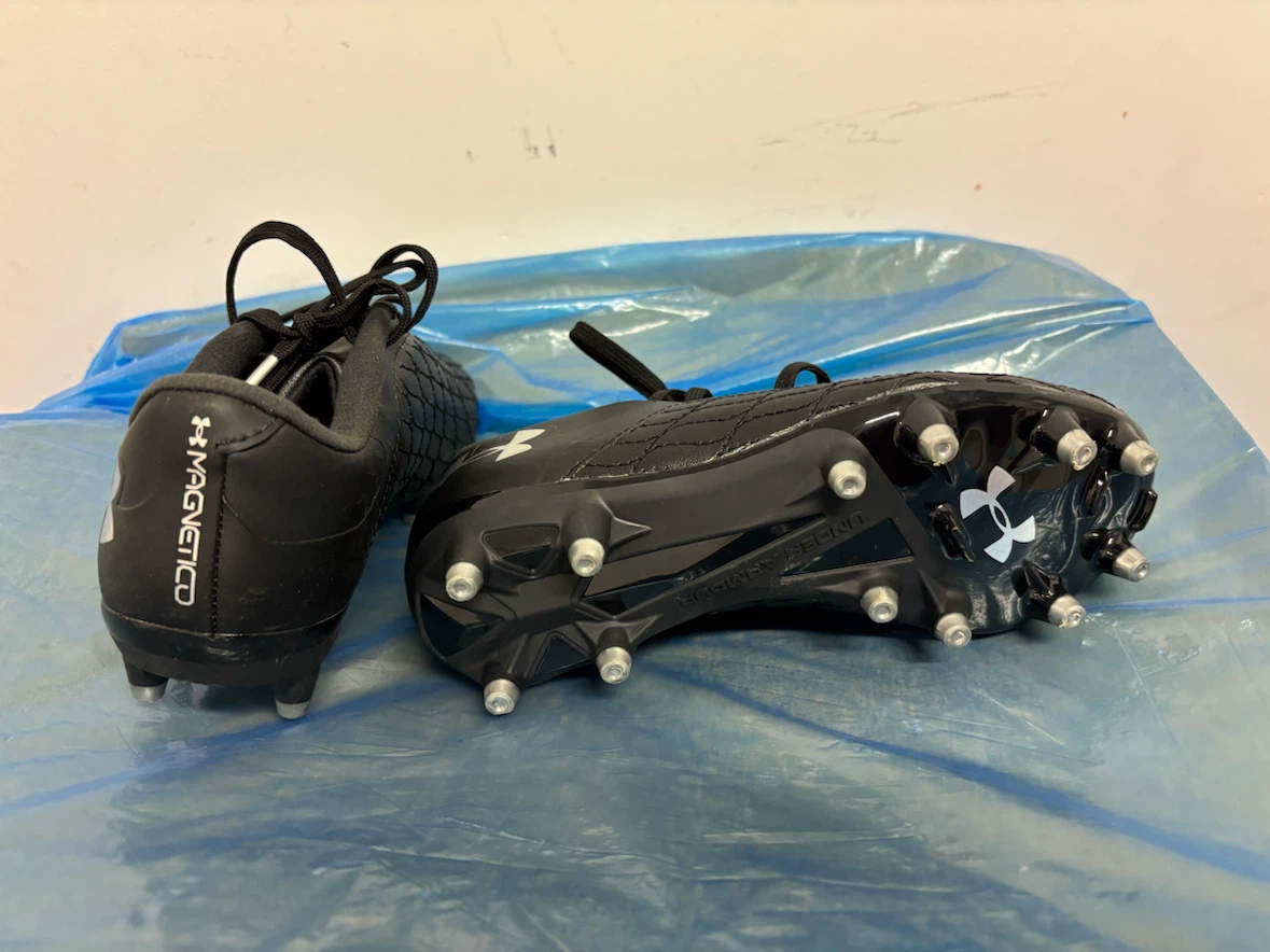 Under Armour Magnetico Soccer Cleats Size 1Y - photo 2