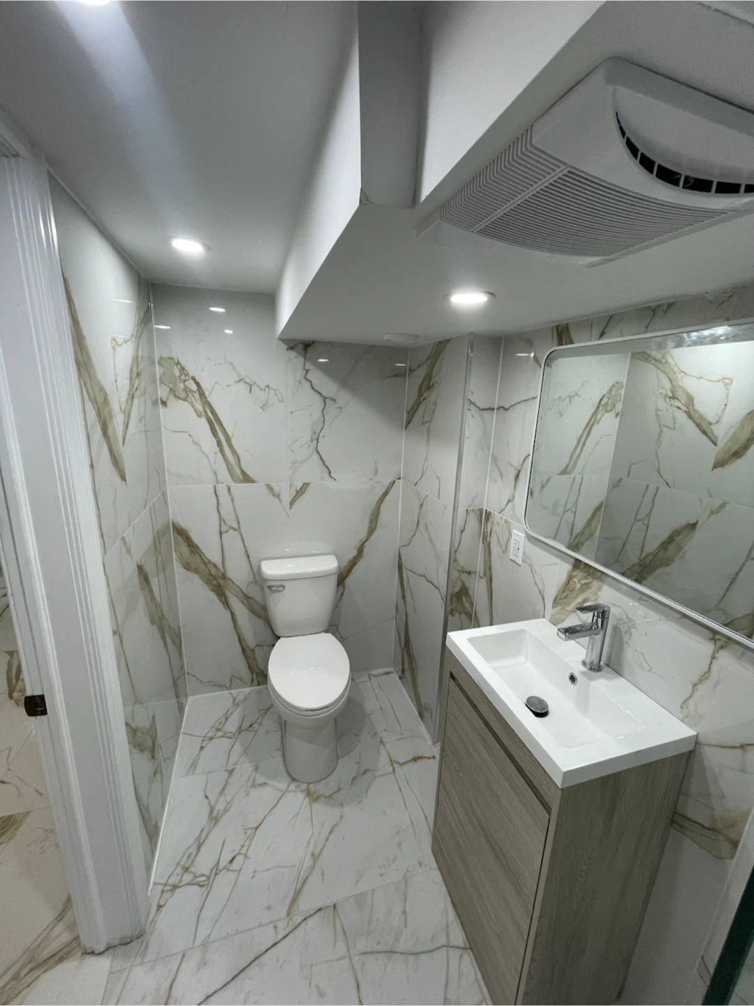 Newly Renovated One Bedroom In The Basement For Rent - photo 2
